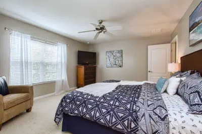 a bedroom with a bed and a ceiling fan at Bright & Cheery Decor, Townhome Wspashpool-3015Pp in Kissimmee