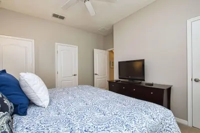 a bedroom with a bed and a flat screen tv at Bright & Cheery Decor, Townhome Wspashpool-3015Pp in Kissimmee