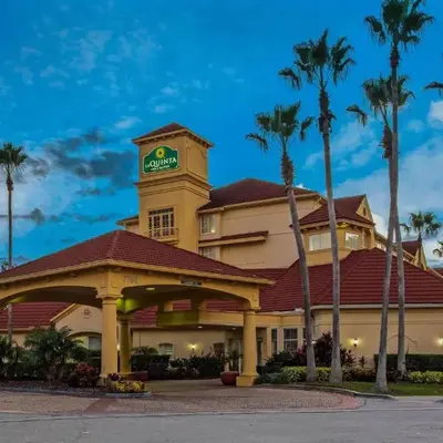 La Quinta by Wyndham Orlando Airport - On Property Food Trucks & Free Airport Shuttle!