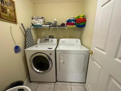 a washer and dryer in a small laundry room at House By the Mouse in Kissimmee