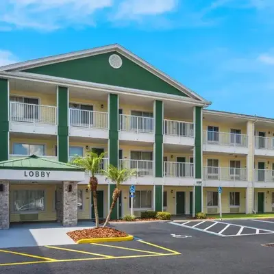 HomeTowne Studios by Red Roof Orlando - UCF Area