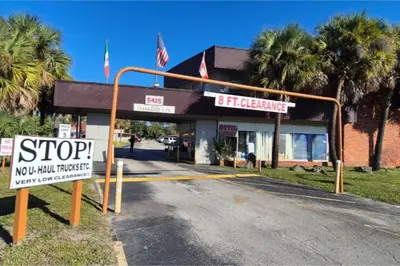 a stop sign in front of a store at Arrow Motel by OYO Near Downtown in Orlando