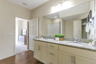 a bathroom with two sinks and a large mirror at Amazing Townhouse in gated community 10' to Disney! in Kissimmee
