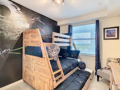 a bedroom with a bunk bed in a room at Splendid Thematic 2BR with Waterpark in Kissimmee