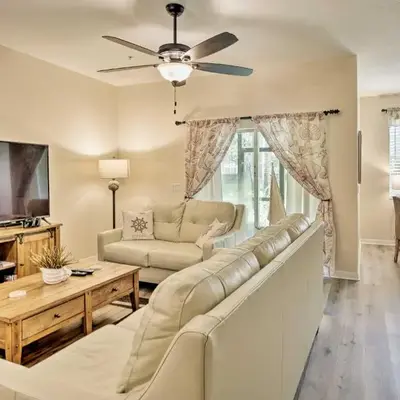 Kissimmee Retreat with Pool Access Less Than 4 Mi to Disney!