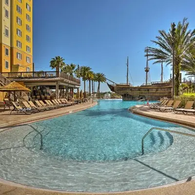 Condo with Pool Access 4 Mi to Disney!