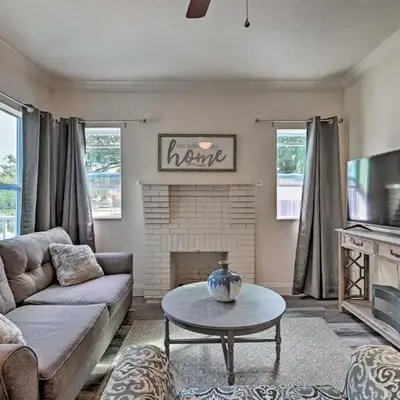Walk to Dtwn Winter Garden Home with Patio