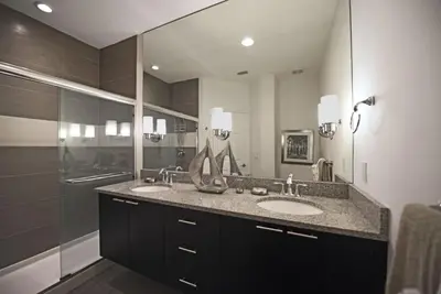 a bathroom with two sinks and a large mirror at Beautiful 3-Bed Villa 10 Minutes From Disney-17440 Serenity Resort townhouse in Orlando