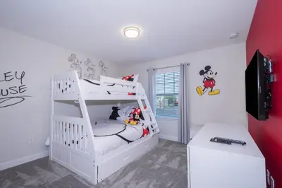 a bedroom with a white bunk bed in a room at 4993FP TOWNHOUSE 4 BEDROOMS & 3 BATHROOMS + POOL in Kissimmee