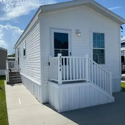 Cozy Tiny Home Near Disney World & Orlando Parks!