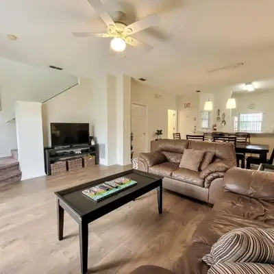 Family Getaway Townhome at Lake Berkley 15min to Disney