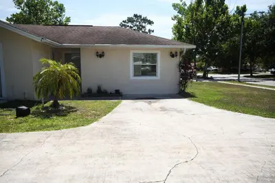a driveway in front of a house at Beautiful large bedroom in Orlando