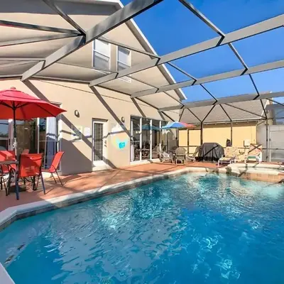 Family retreat w pool