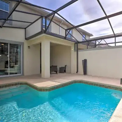 5 Mi to Disney Chic Townhome with Community Perks!