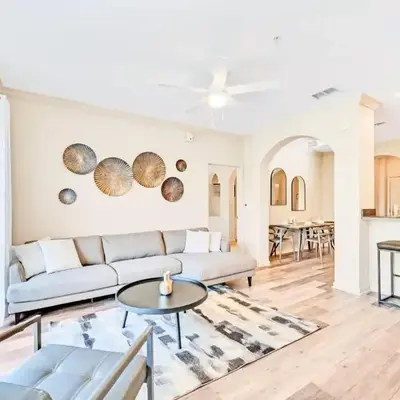 Bright 2BR Condo with Pool - near Disney!