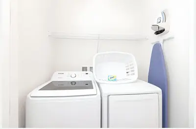 a laundry room with a washer and a washing machine at ZAY & ZAC’S SHAKE SHACK in Orlando