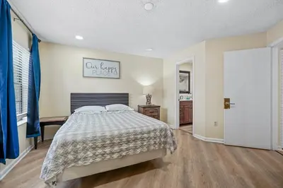 a bedroom with a large bed and a bathroom at 3648 Orlando Vacational Apartment in Orlando