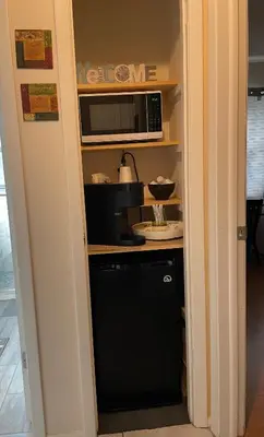 a kitchen with a microwave and a black dishwasher at Sanford Lake Mary Quiet Rooms in Sanford