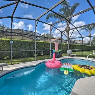 10 Mi to Disney and Heated Pool Florida Abode!