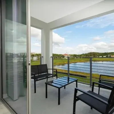 Sweet Suite Sleeps 6 Storey Lake by Shine Villas apts
