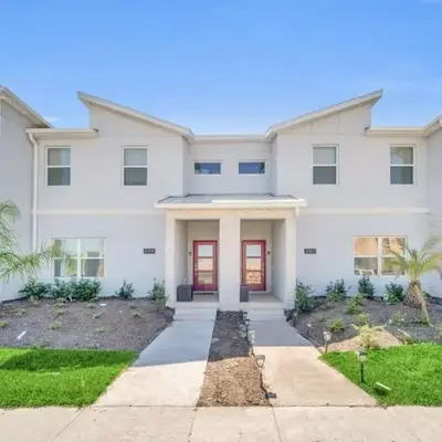 Amazing Story Lake Town Home With Pool townhouse