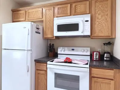 a kitchen with a white stove and a microwave at Lovely 3-Bedroom Pool Villa-1445SCD villa in Orlando