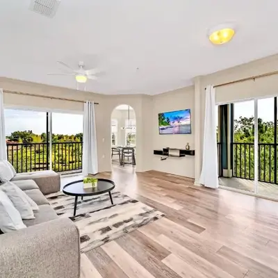 Condo w Pool